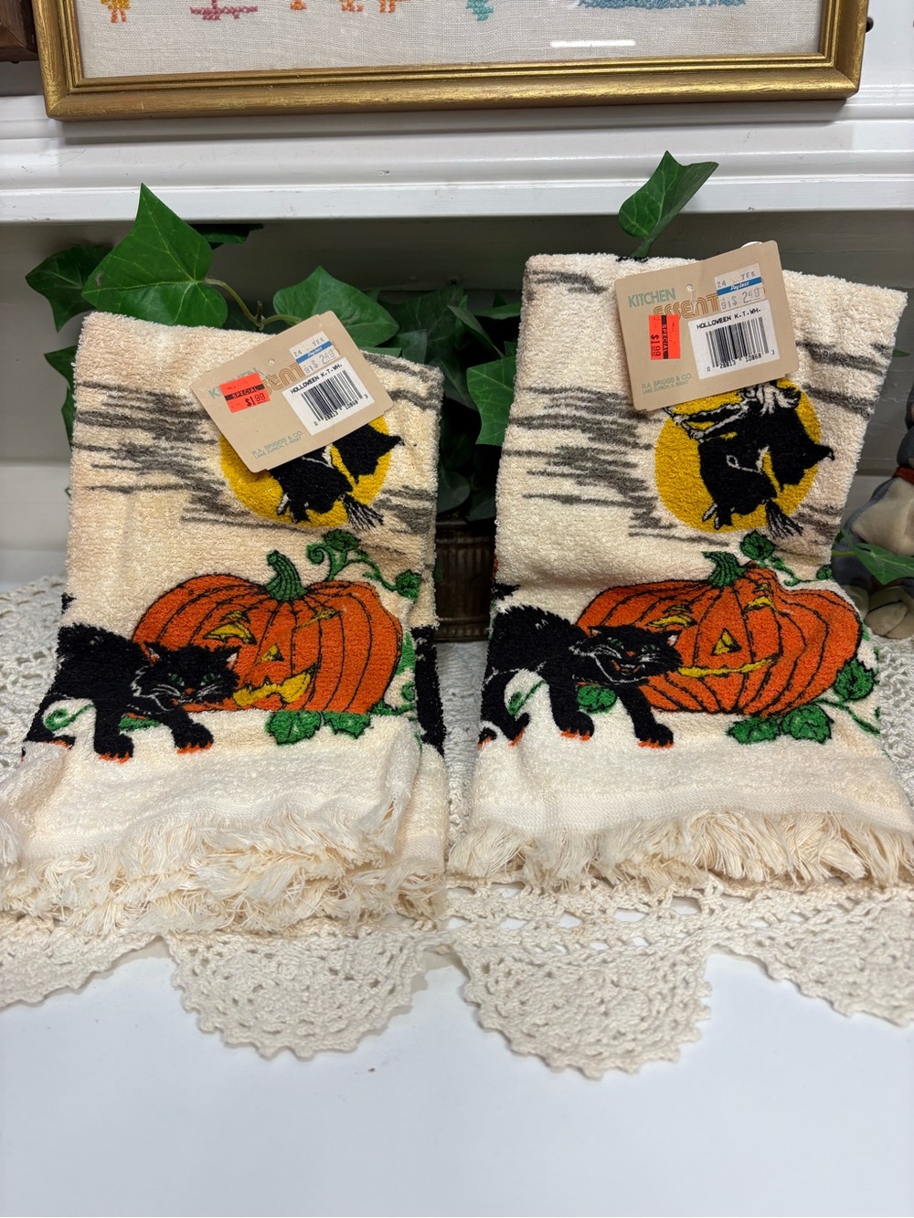 Vintage Cream Halloween Pumpkin & Black Cat Terry Hand Towel